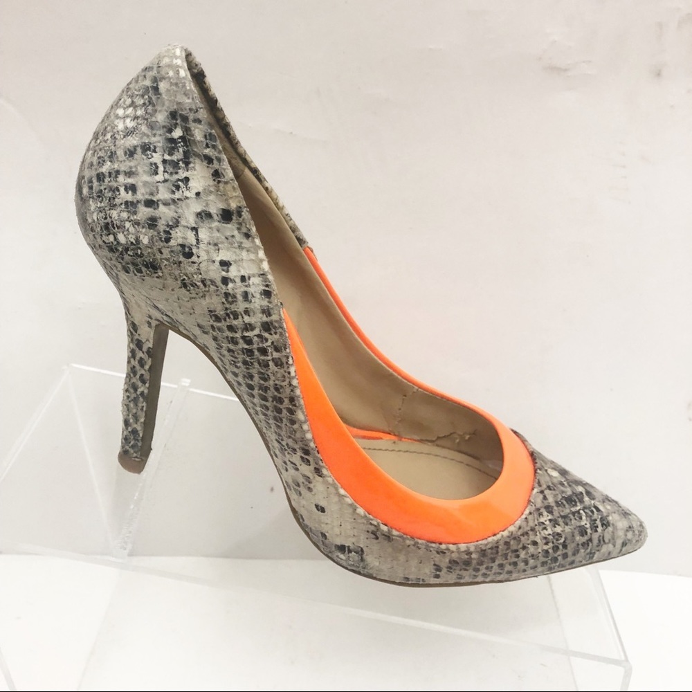 BCBGeneration Snakeskin Print‎ Heels Size 6 - Picture 7 of 8